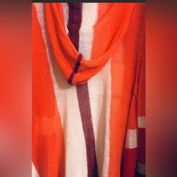 Tommy Bahama size X- Large high low hooded sweater with pockets - Picture 5 of 16